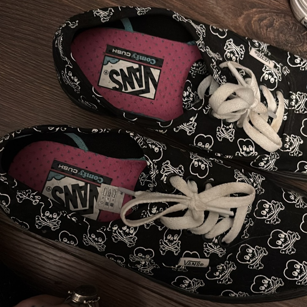 Vans - Picture 3 of 4